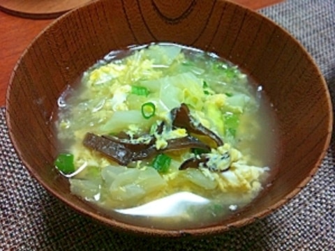 キクラゲとキャベツの中華スープ